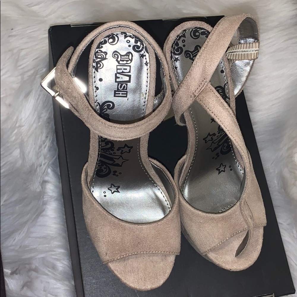 Size 5 (US) Nude Brash Pumps